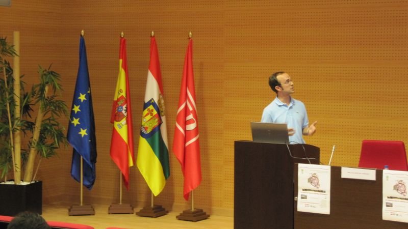 Control inteligente de un sistema de fabricacion flexible con redes de Petri de agregacion de alternativas