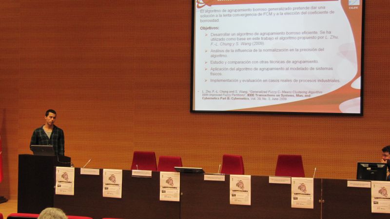 Disenio y evaluacion de un algoritmo de agrupamiento borroso generalizado