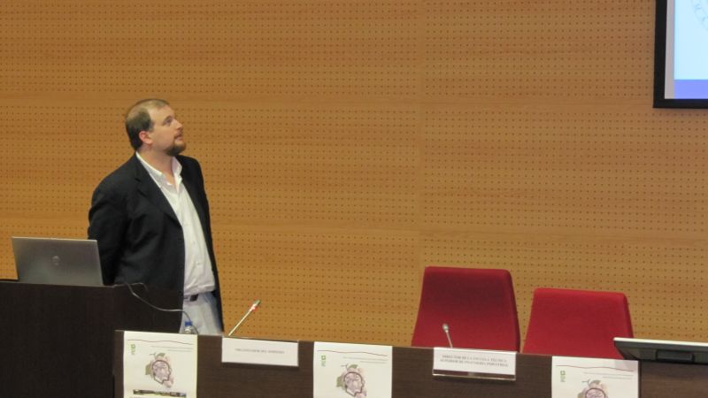 Estudios sobre sistemas adaptativos con aplicaciones en la robotica autonoma y los agentes inteligentes