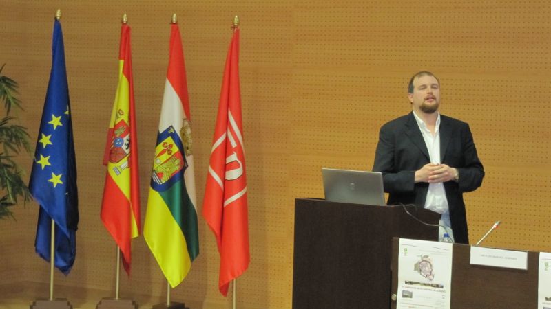 Estudios sobre sistemas adaptativos con aplicaciones en la robotica autonoma y los agentes inteligentes