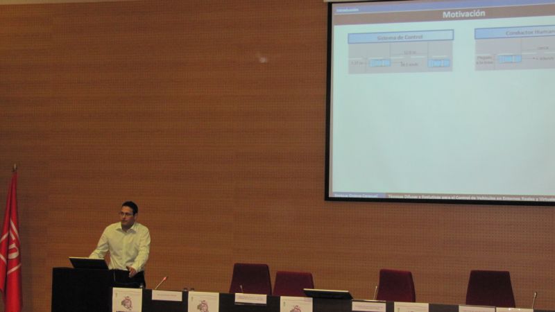 Tecnicas Difusas y Evolutivas para el Control de Vehiculos en Entornos Reales y Virtuales