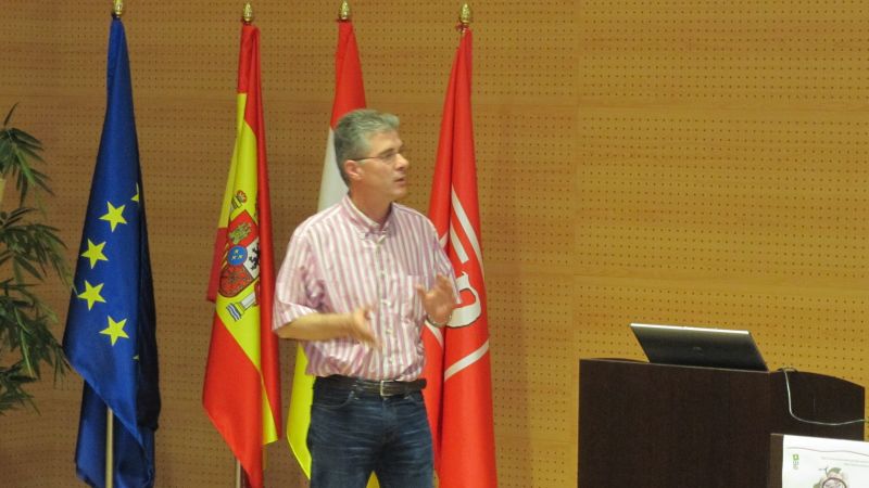 Optimizacion genetica de controlador borroso para sistema de ayuda a la conduccion en trafico urbano basado en ultrasonidos