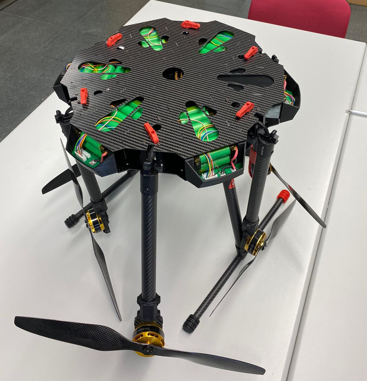 Drone con Sistema de Alimentación