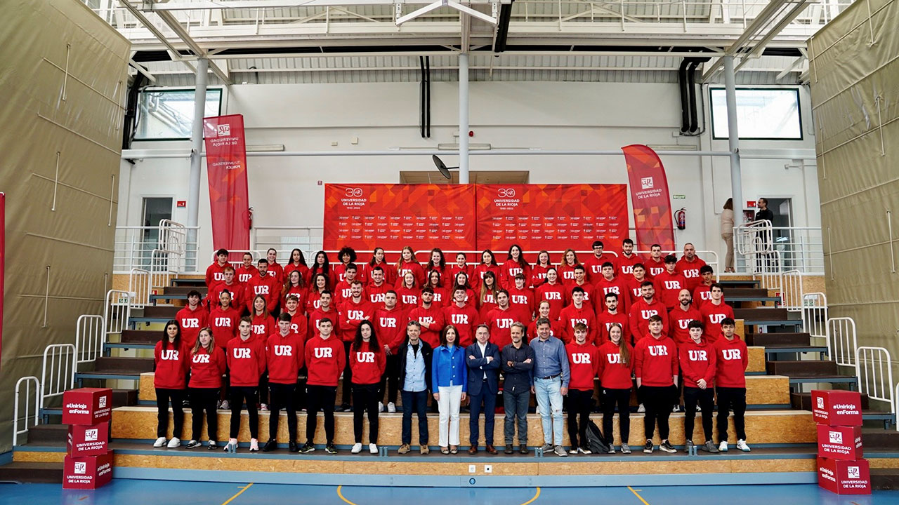 Foto de grupo de los deportistas que compiten en los CEUs 2023