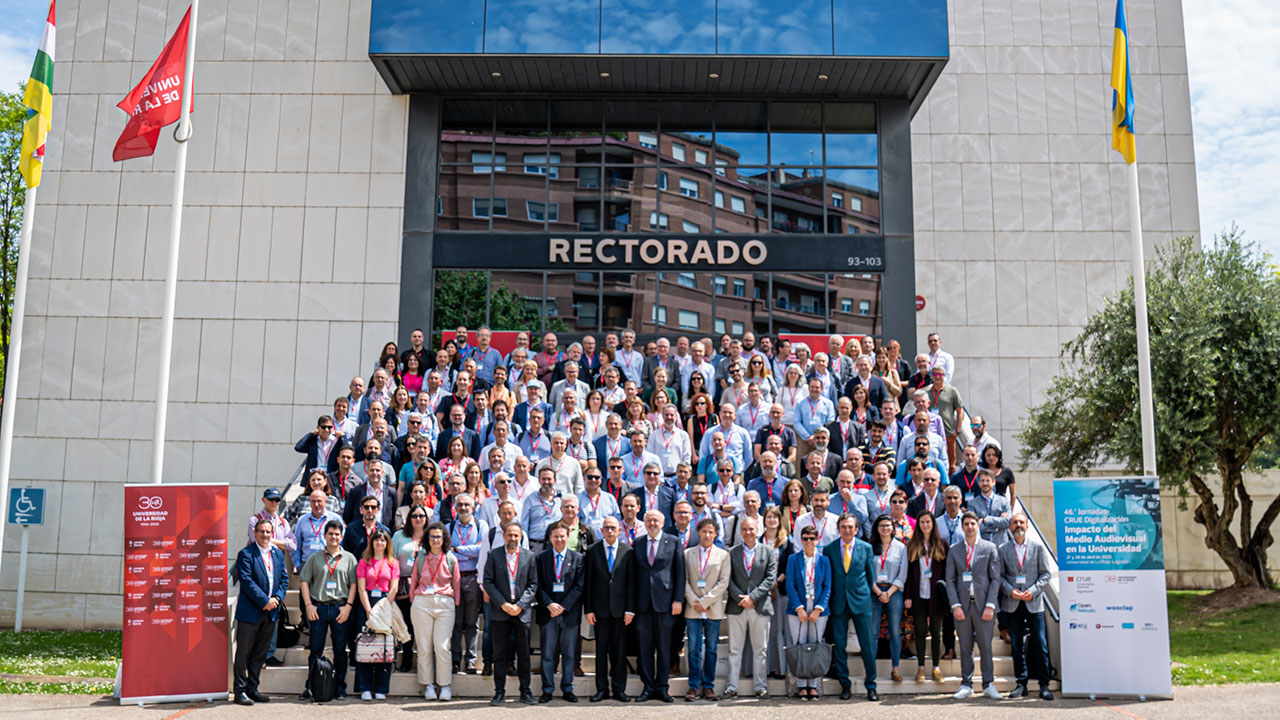 Foto de familia de los asistentes a las 46ª Jornadas Crue Digitalización