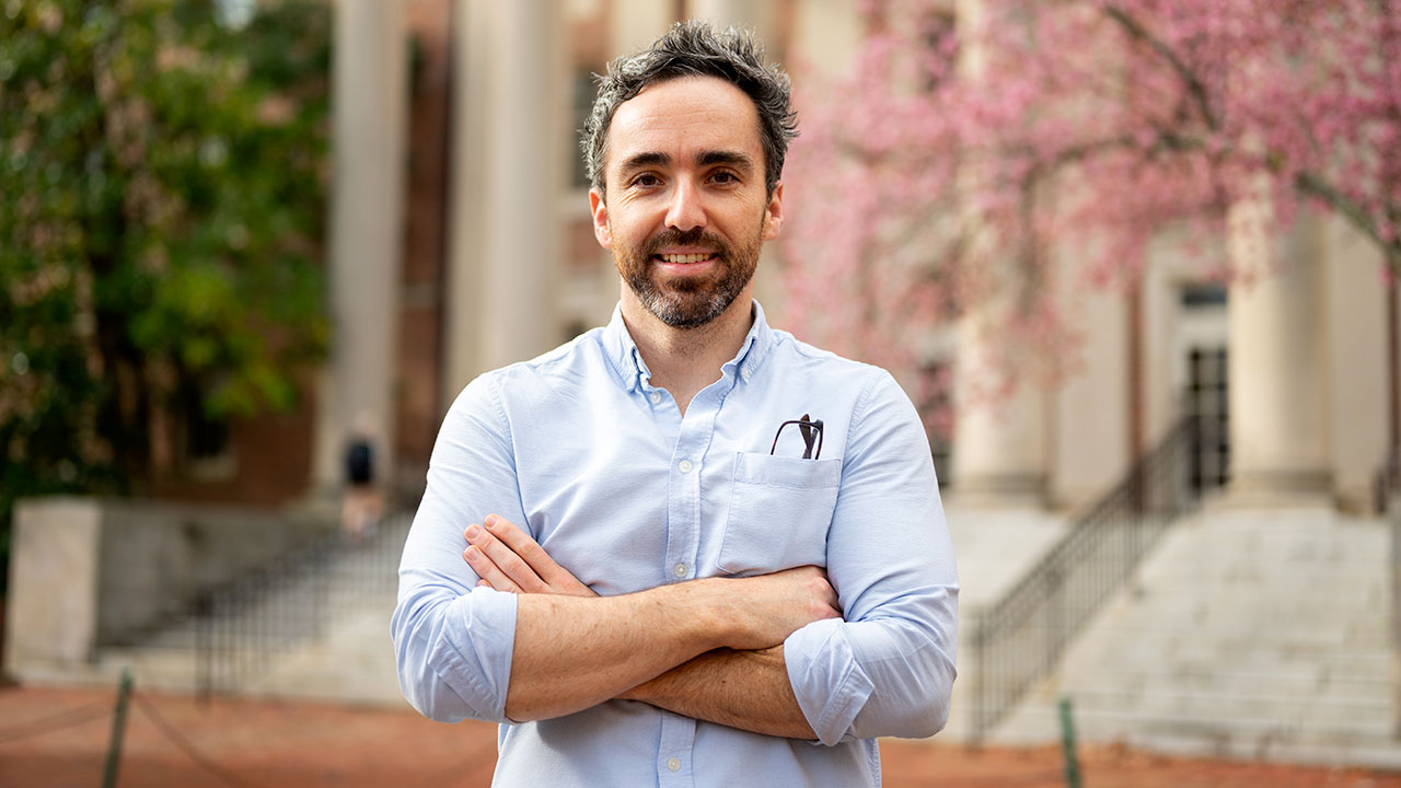 Pedro J. Sáenz actualmente es profesor en la Universidad de Carolina del Norte (© Joseph Camplett)