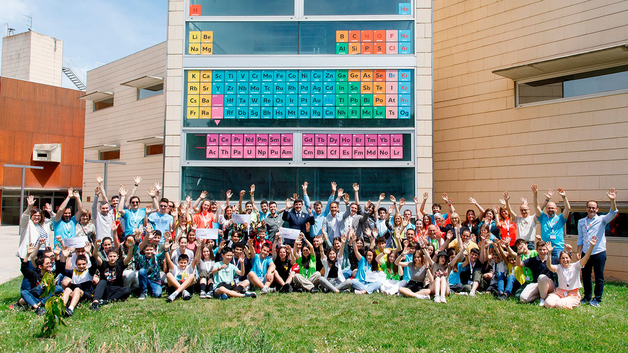 Foto de familia de los premiados en el III Concurso de Cristalización en la Escuela de La Rioja