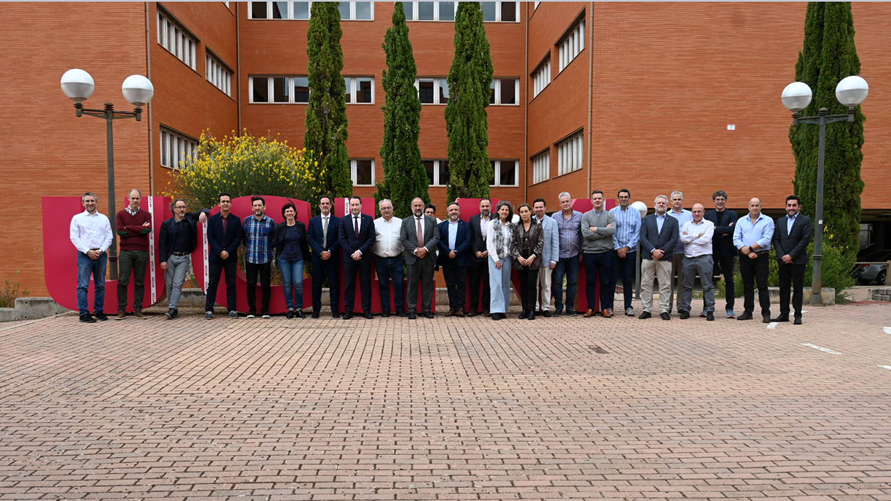 Foto de familia de la Comisión Sectorial de Transformación Digital del Grupo 9 de universidades (G-9) reunida en Cuenca