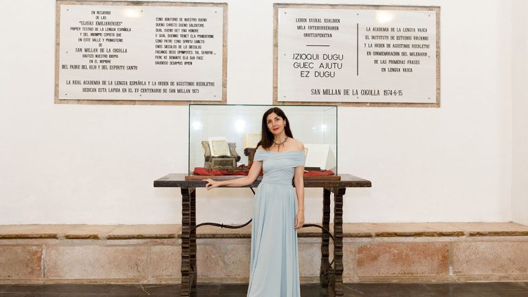 Espido Freire, en el Monasterio de San Millán de Yuso en San Millán de la Cogolla