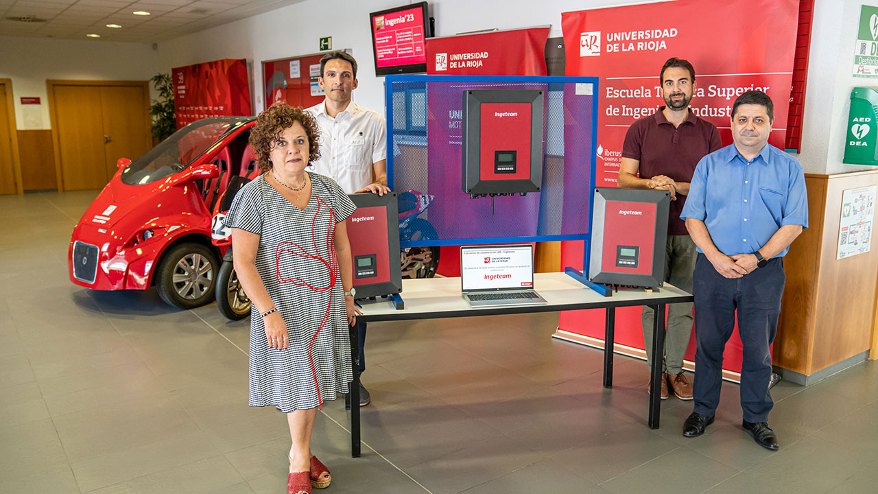 La vicerrectora de Estudiantes y Extensión Universitaria, Marian Martínez Calvo, junto al director de la Escuela de Ingeniería Industrial y los responsables de Ingeteam