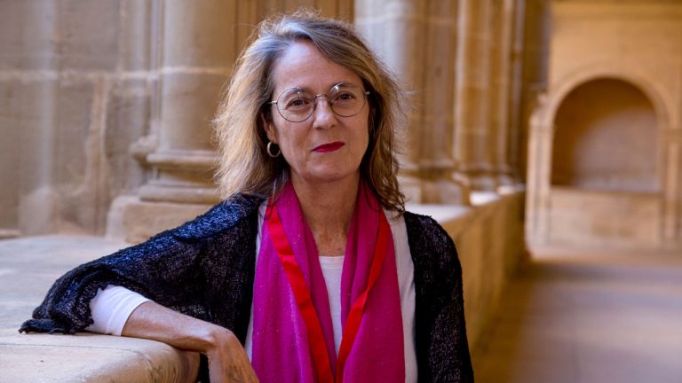 Marta Sanz Pastor, en el claustro del Monasterio de San Millán de Yuso