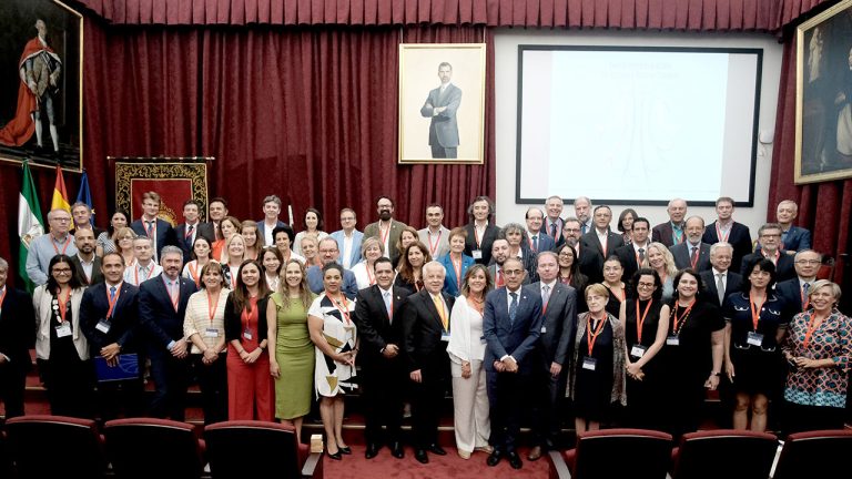 Foto de familia de la XX Asamblea General del Grupo Compostela de Universidades