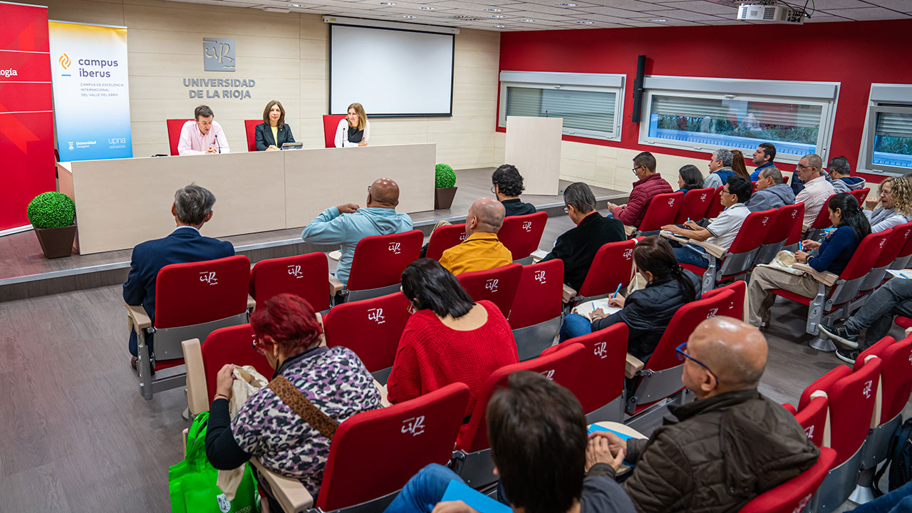 Un momento de la sesión inaugural del curso en el Salón de Actos del CCT