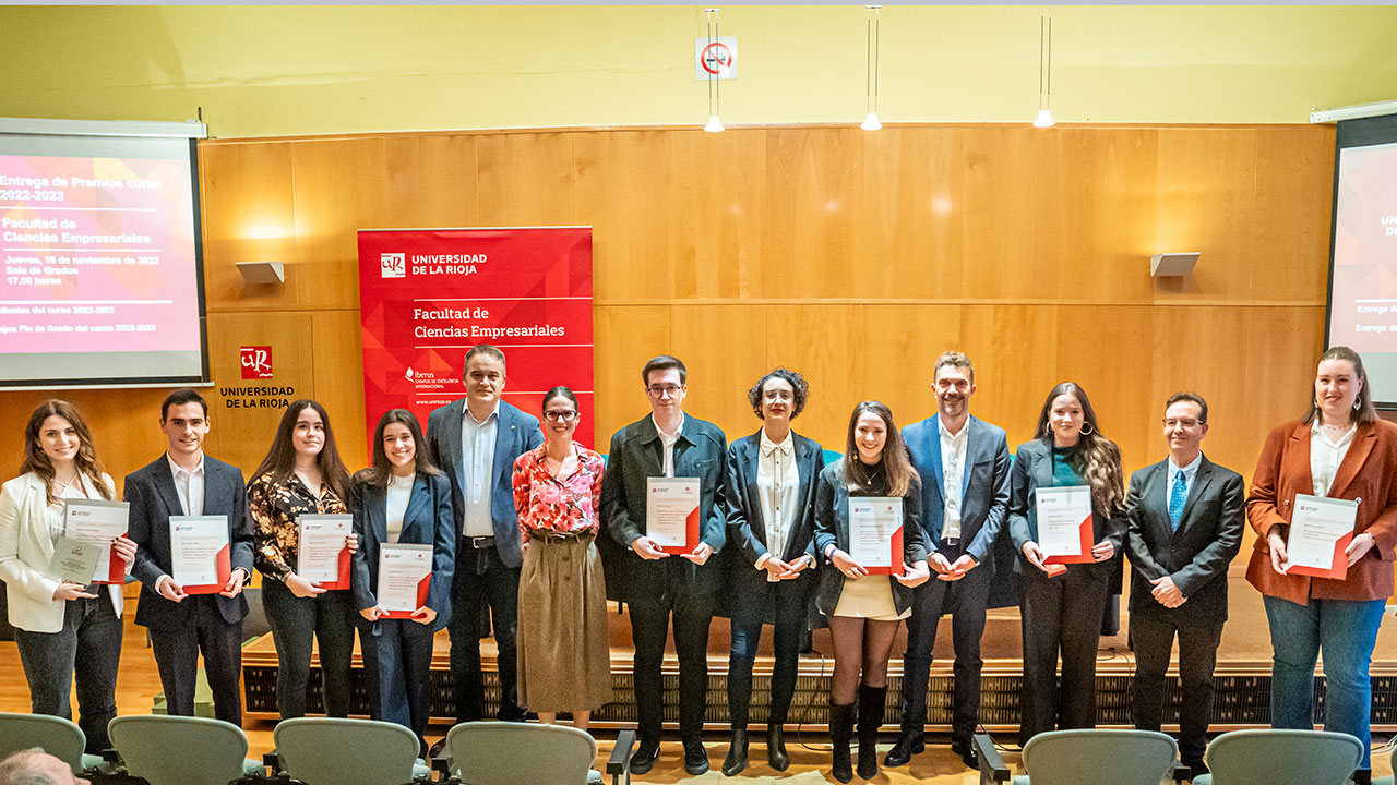 La Facultad de Ciencias Empresariales entrega sus premios y menciones a los mejores estudiantes