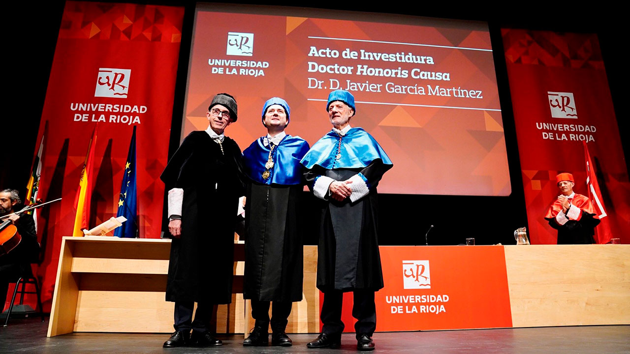 El rector Juan Carlos Ayala, el Doctor 'Honoris Causa' Javier García y el catedrático Pedro J. Campos