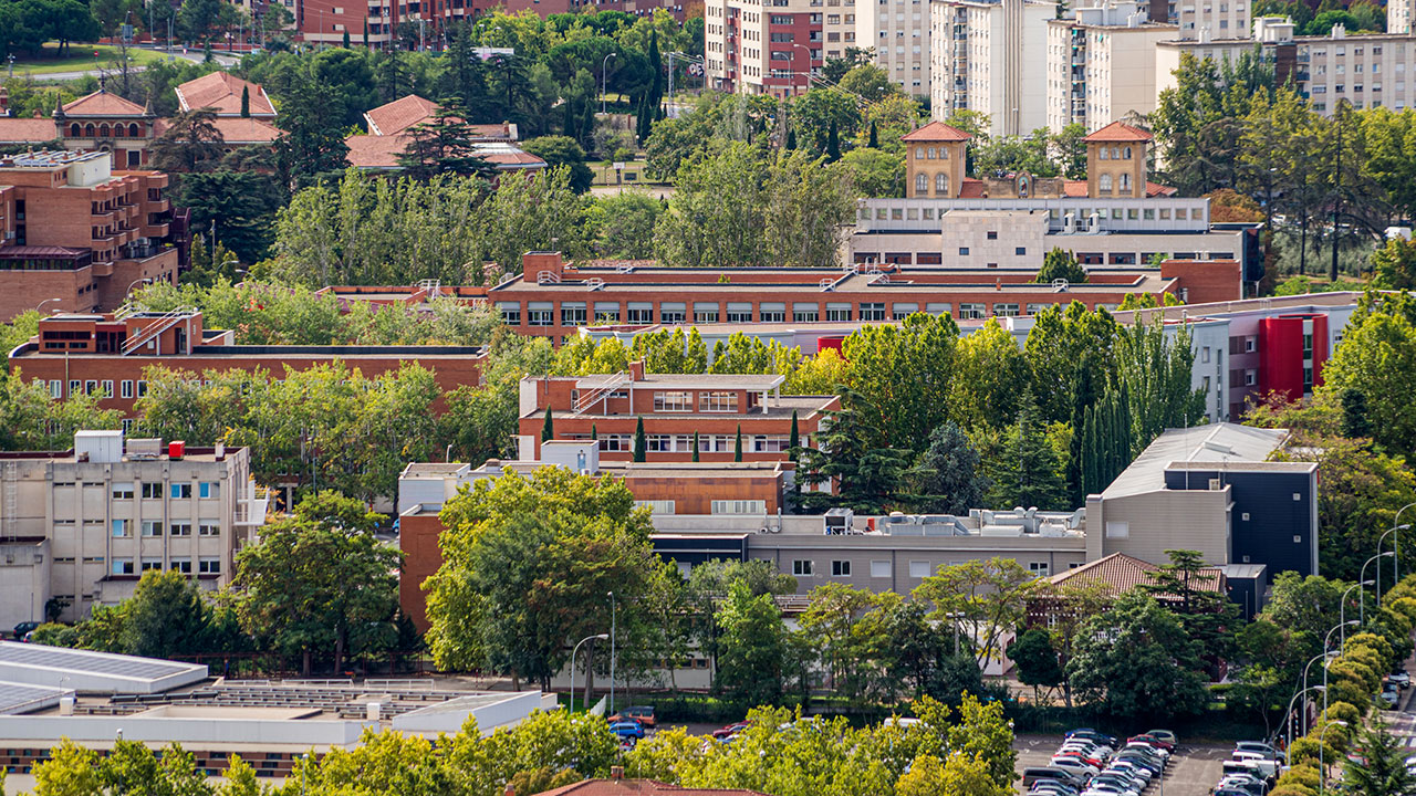 Vista panorámica del campus de la Universidad de La rioja desde el monte Cantabria