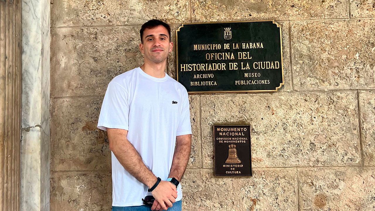 Javier Zúñiga Crespo, en la Oficina del Historiador de la Ciudad, en La Habana