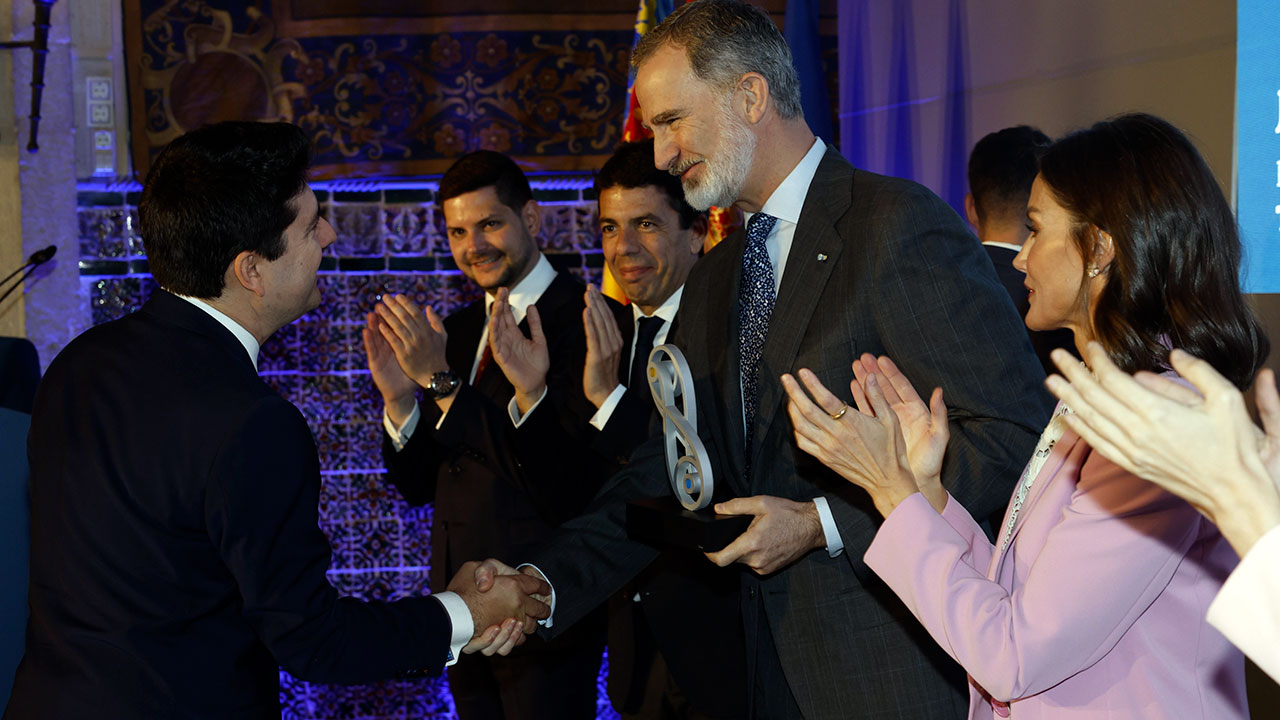Felipe VI entrega a Javier García el Premio Nacional de Investigación 'Juan de la Cierva'