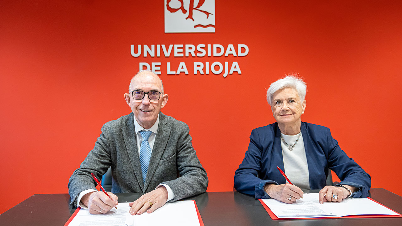 El rector Juan Carlos Ayala y Mariluz Marco Aledo, presidenta de la Asociación Olimpiada Española de Economía