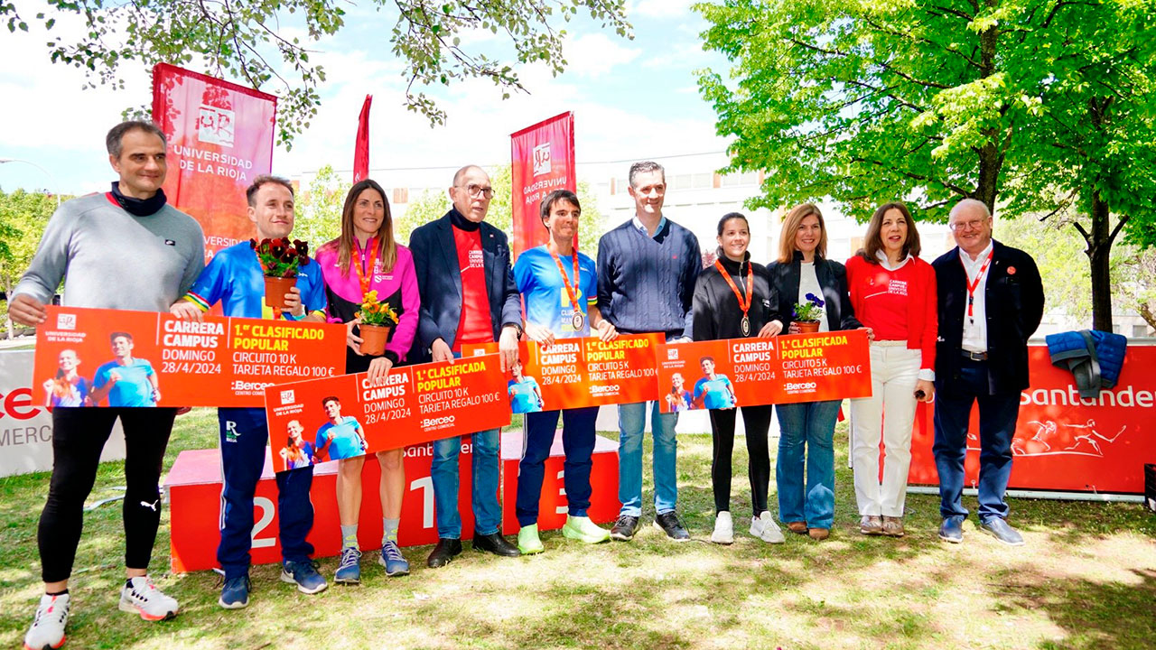 Foto de familia de los ganadores de la carrera popular 10k