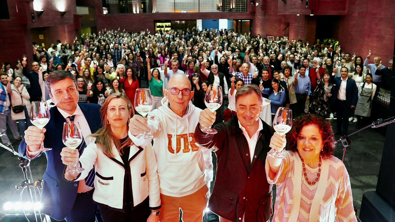 Brindis puesta en marcha de Programa Alumni UR