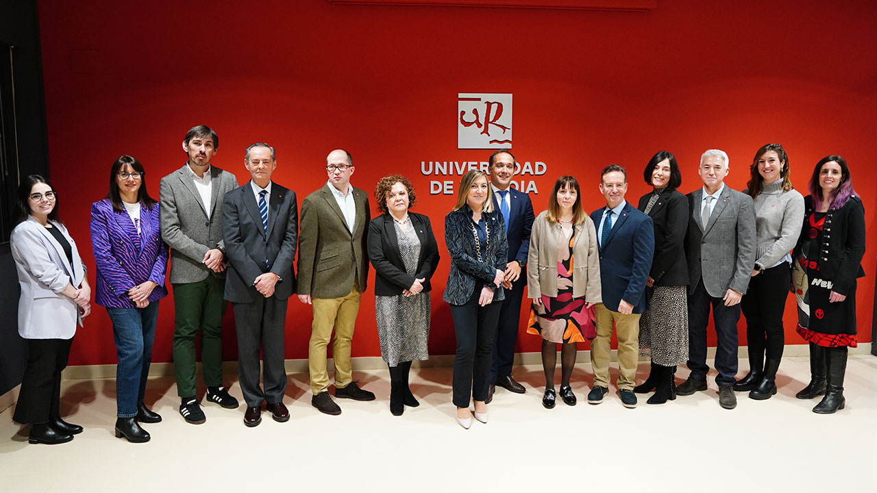 De izquierda, Ainhoa Rodríguez Gobernado, Cristina Flores Moreno, Francisco José Pascual Martínez, Alfonso Agudo Ruiz, Andrés Canga Alonso, Marian Martínez Calvo, Eva Sanz Arazuri, Eduardo Fonseca Pedrero, Montserrat Mendoza Villena, Jorge Pelegrín Borondo, Carmen Novo Urraca, Carlos Mayoral Hernández, Adriana Díez Gómez del Casal y Andrea Gutiérrez García