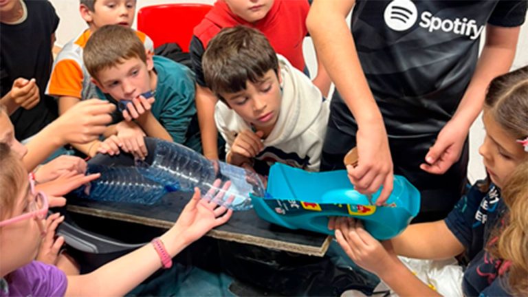 Un momento de la actividad sobre sedimentación realizada en el marco de UR Talent