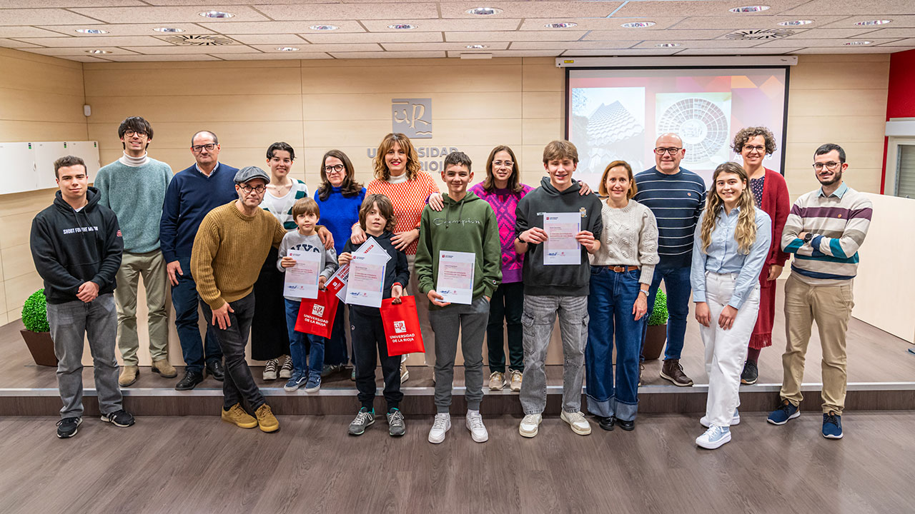 Foto de familia de la entrega de premios