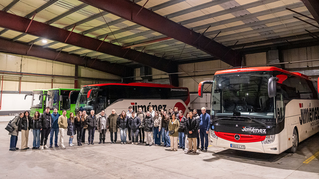 Foto de familia de los participantes en la visita