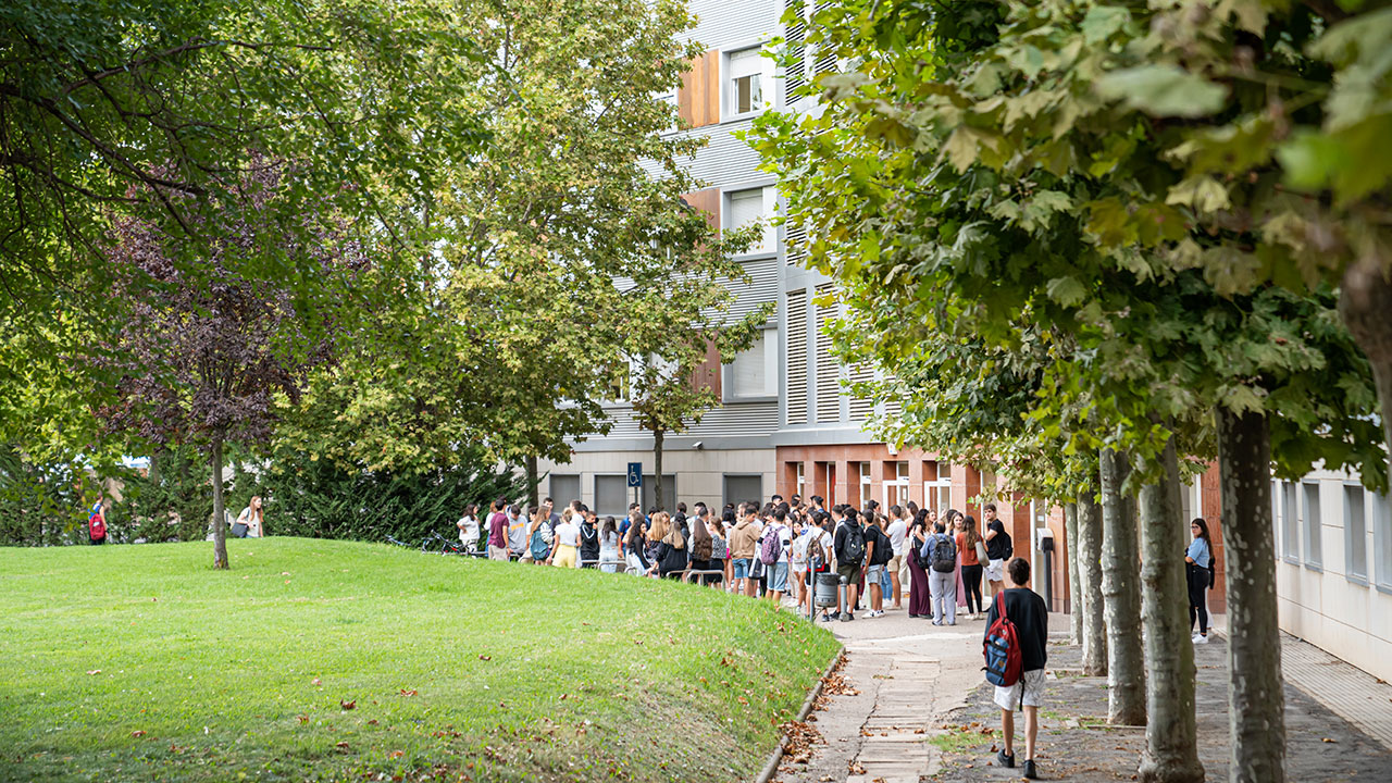 Estudiantes de la Universidad de La Rioja en el campus