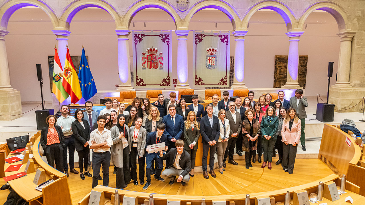 El IES La Laboral gana el VI Torneo de Debate Preuniversitario organizado por la Universidad de La Rioja y el Parlamento de La Rioja
