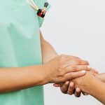 El personal TCAE en el equipo de cuidados paliativos
