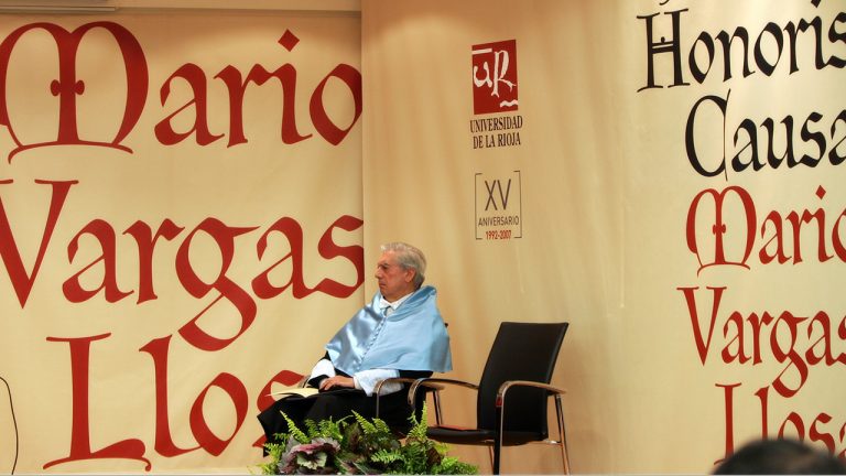Fallece Mario Vargas Llosa, primer Doctor ‘Honoris Causa’ de la Universidad de La Rioja El escritor Mario Vargas Llosa fue investido como primer Doctor 'Honoris Causa' de la Universidad de La Rioja el 5 de septiembre de 2007