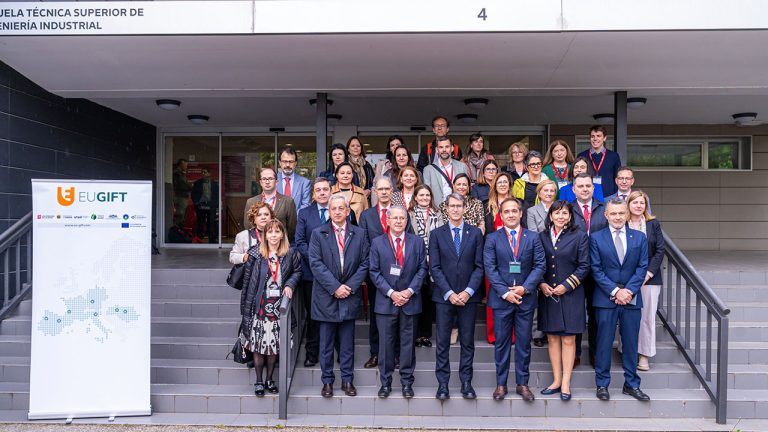 Foto de familia de la reunión de lanzamiento de EU-GIFT