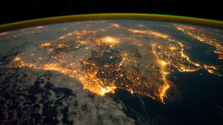 Vista nocturna de la península ibérica (© NASA)