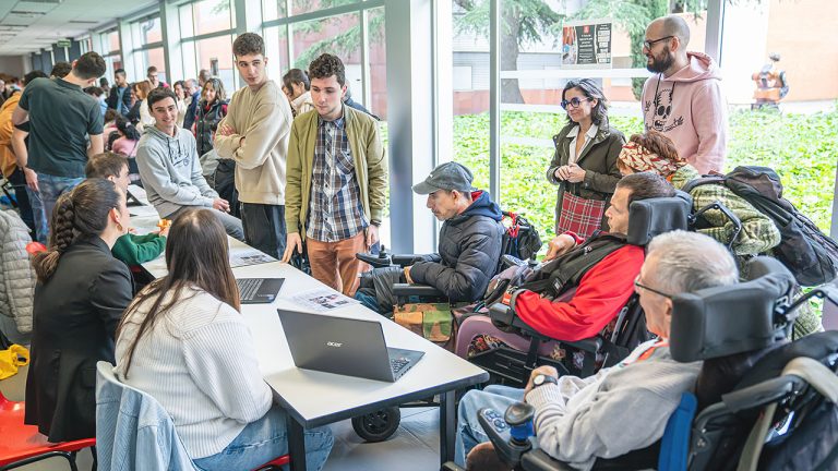 Feria Ingeniería Personas Dependientes