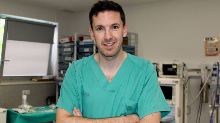 Víctor Escrich Iturbe, facultativo especialista de Área de Aparato Digestivo en el Hospital Universitario San Pedro
