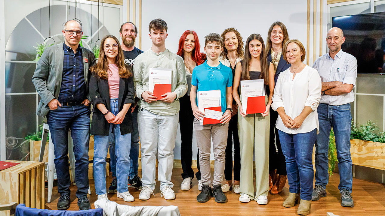 Foto de familia de los ganadores del XII Concurso Científico-Literario