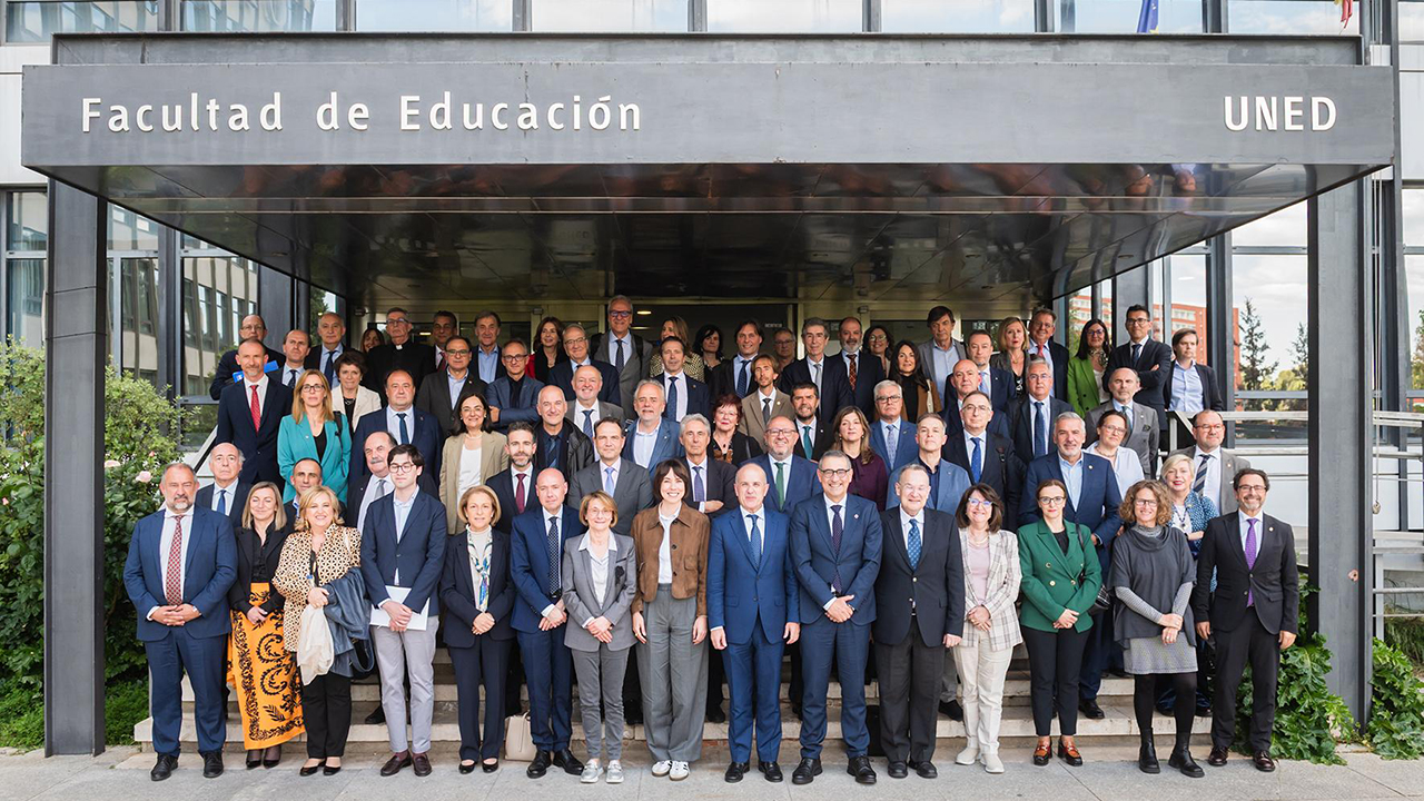 La rectora de la UR participó ayer en la reunión del Consejo de Universidades en la que el ministerio defendió el endurecimiento de los criterios de creación de nuevos campus
