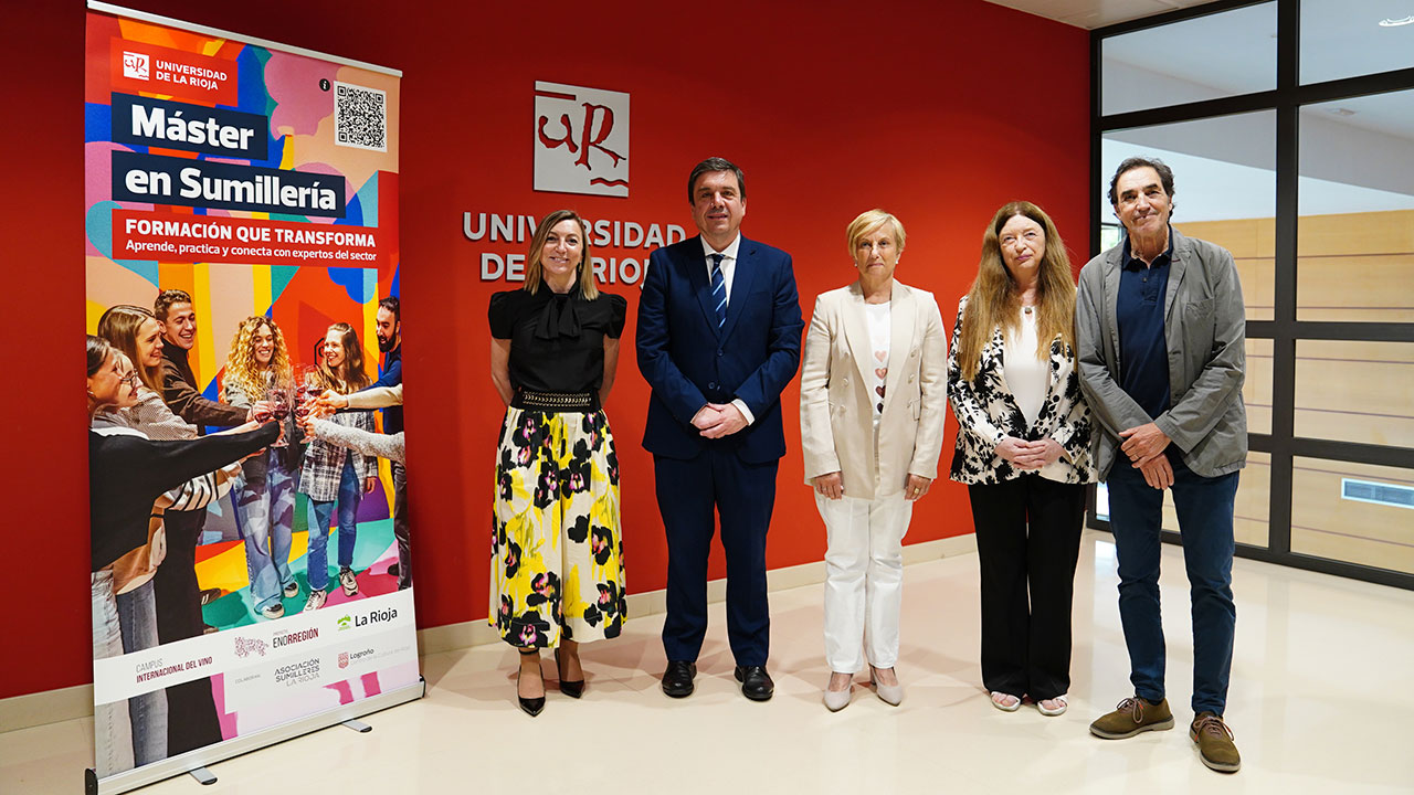 De izquierda a derecha la rectora Eva Sanz, el consejero Alberto Galiana, la concejala Leonor González, la directora del Máster, Elena González Fandos; y el sumiller Chefe Paniego.