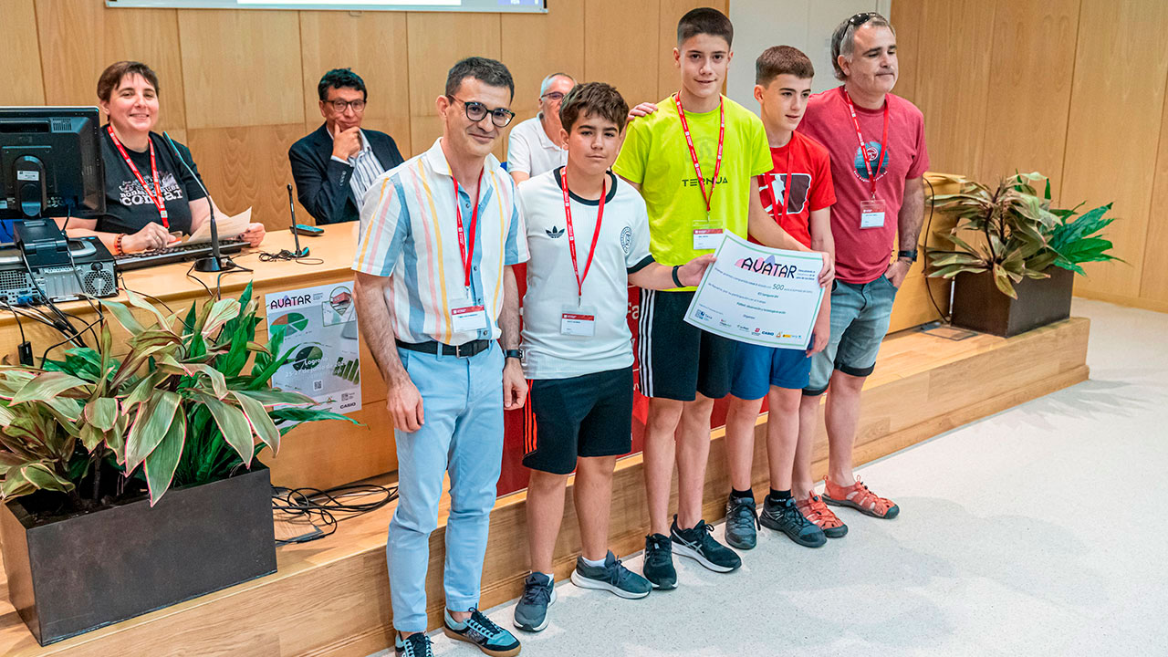 El equipo del IES Sarriguren BHI (Navarra), ganador en la categoría A por el trabajo ‘Fútbol: observación y tecnología en acción’