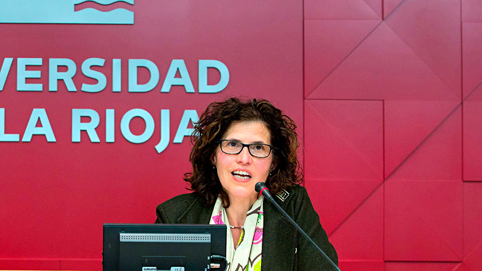 Ana Vega, catedrática de la UR y directora de la Cátedra UNESCO