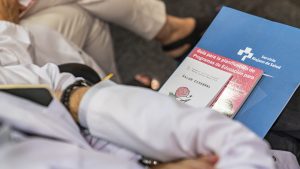 Guías sobre Salud Cerebral y sobre Planificación de Programas de Educación para la Salud editadas por el Aula Johnson&Johnson de Humanización en Salud