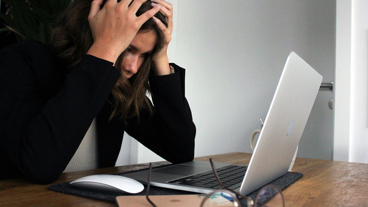 La mitad de los casos de violencia de género de pareja se llevan a cabo a través del medio digital