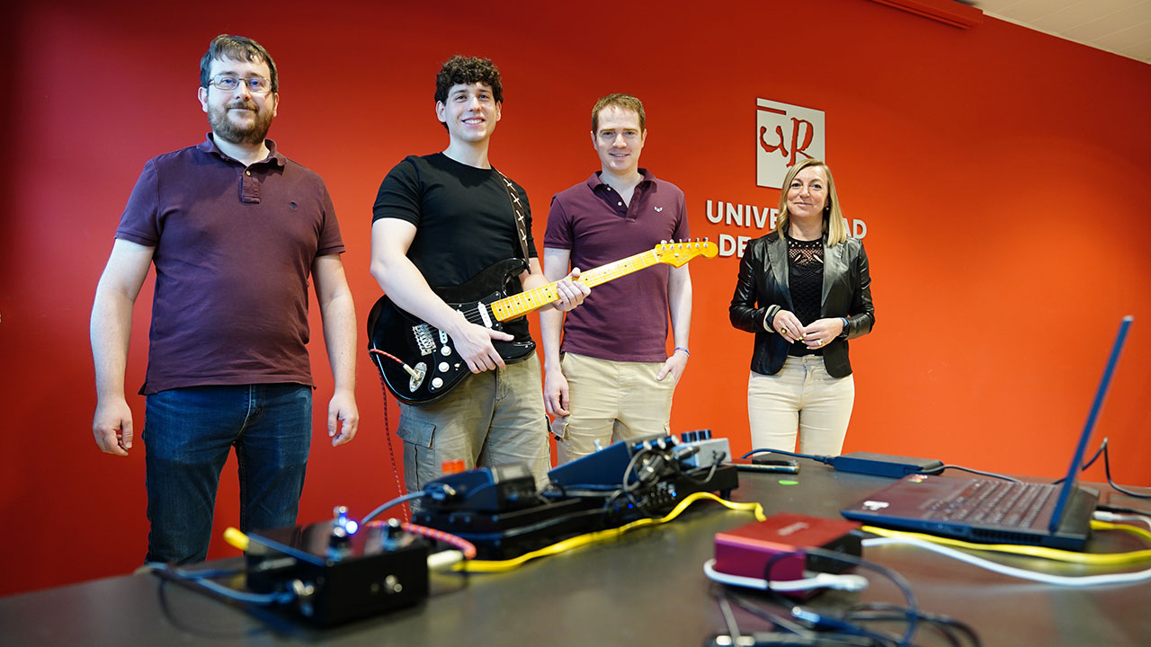 Un pedal de guitarra desarrollado con IA recibe el premio al mejor TFG a nivel nacional