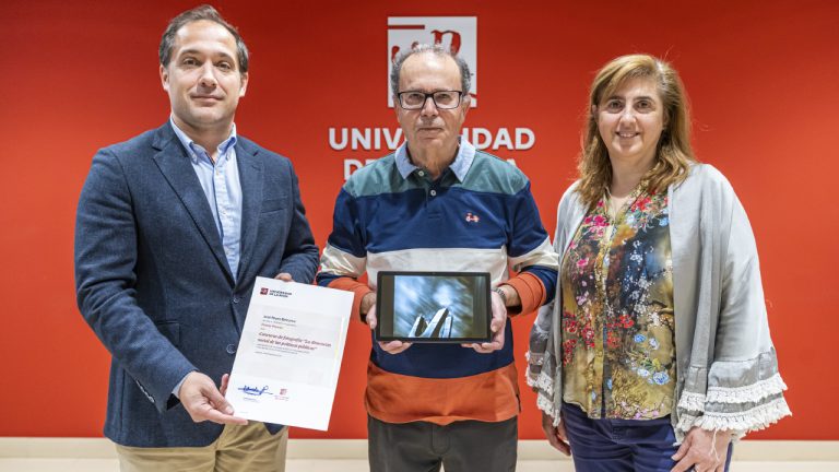 La imagen de José Reyes Belzunce protagoniza el cartel del Congreso ‘La dimensión social de las políticas públicas’