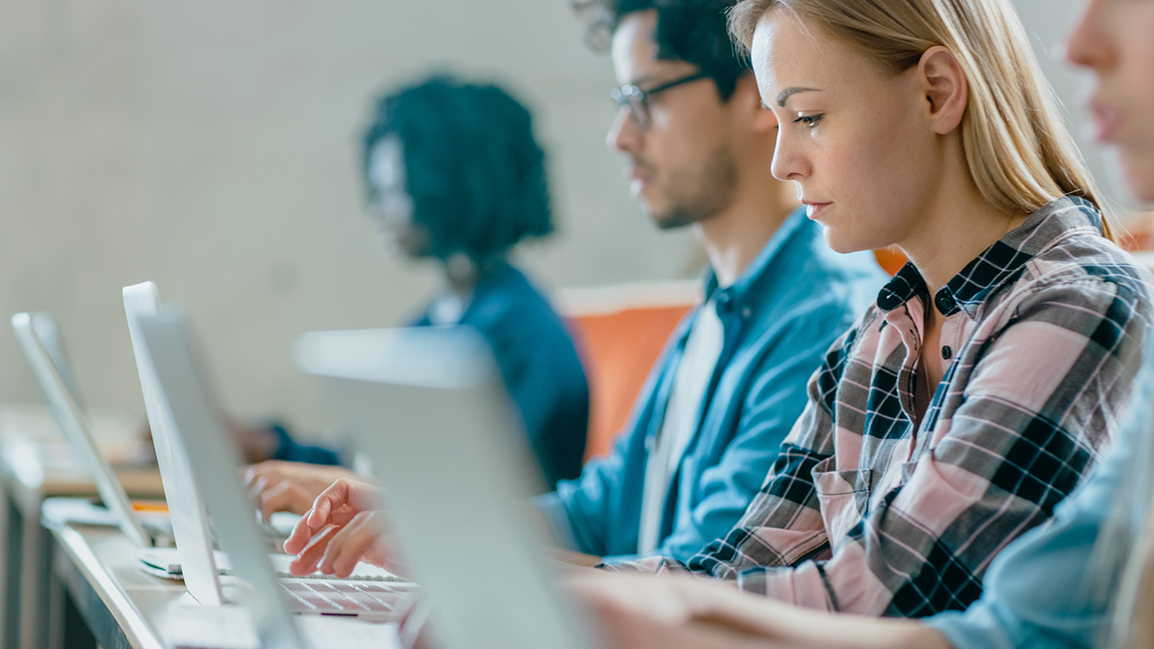 Curso de especialización: creación de materiales didácticos mediante el uso de grandes modelos de lenguaje de Inteligencia Artificial