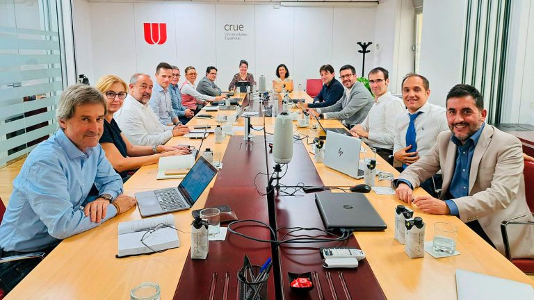 Eduardo Fonseca Pedrero, vicerrector de Política Científica, a la derecha en la imagen