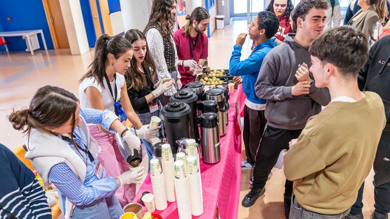 El Día de las Universidades Saludables 2025 se ha celebrado en el vestíbulo del Edificio Quintiliano