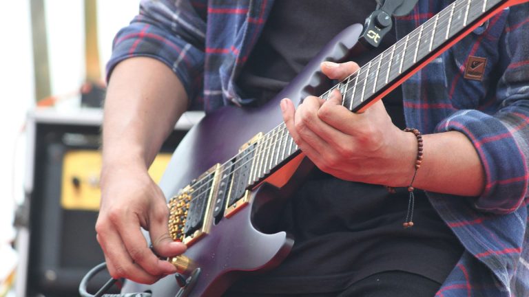 Emulando amplificadores y pedales de guitarra eléctrica con inteligencia artificial